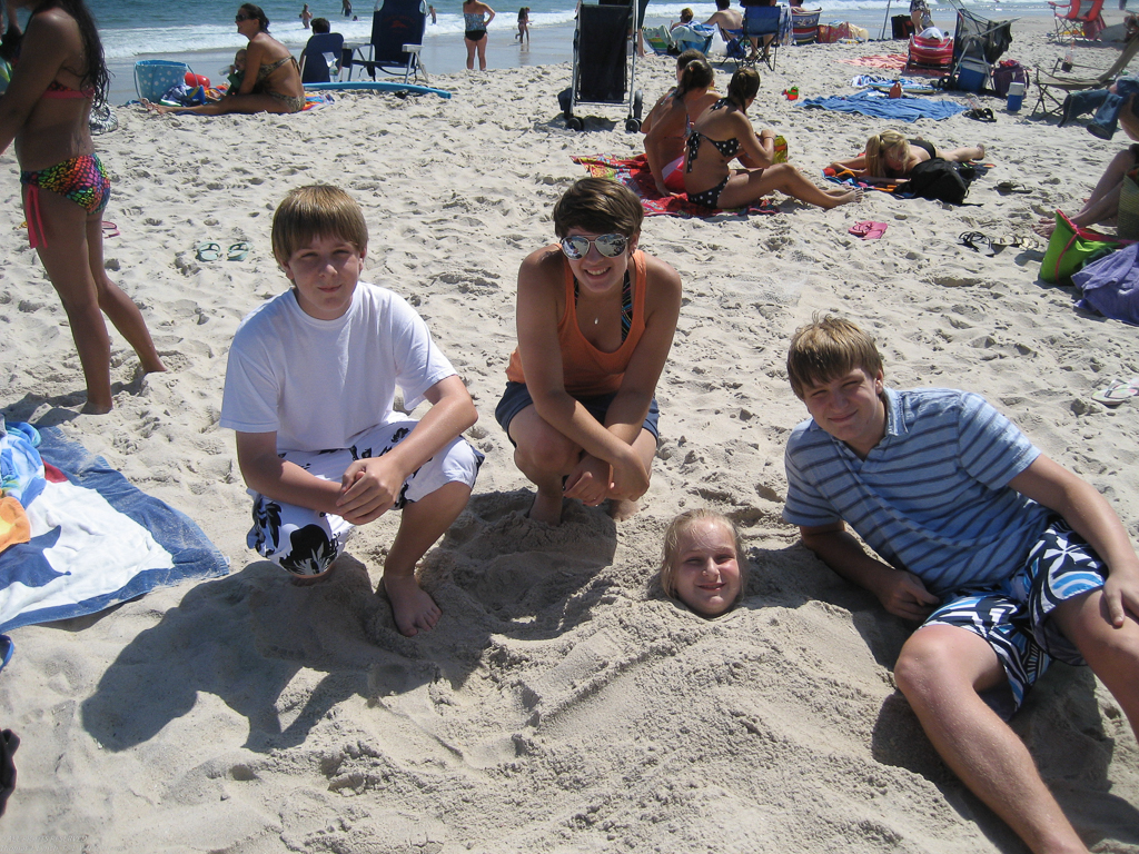 Quin, Cousin Jackie, Mary's head, Daniel  ~~  Can you tell who buried her?