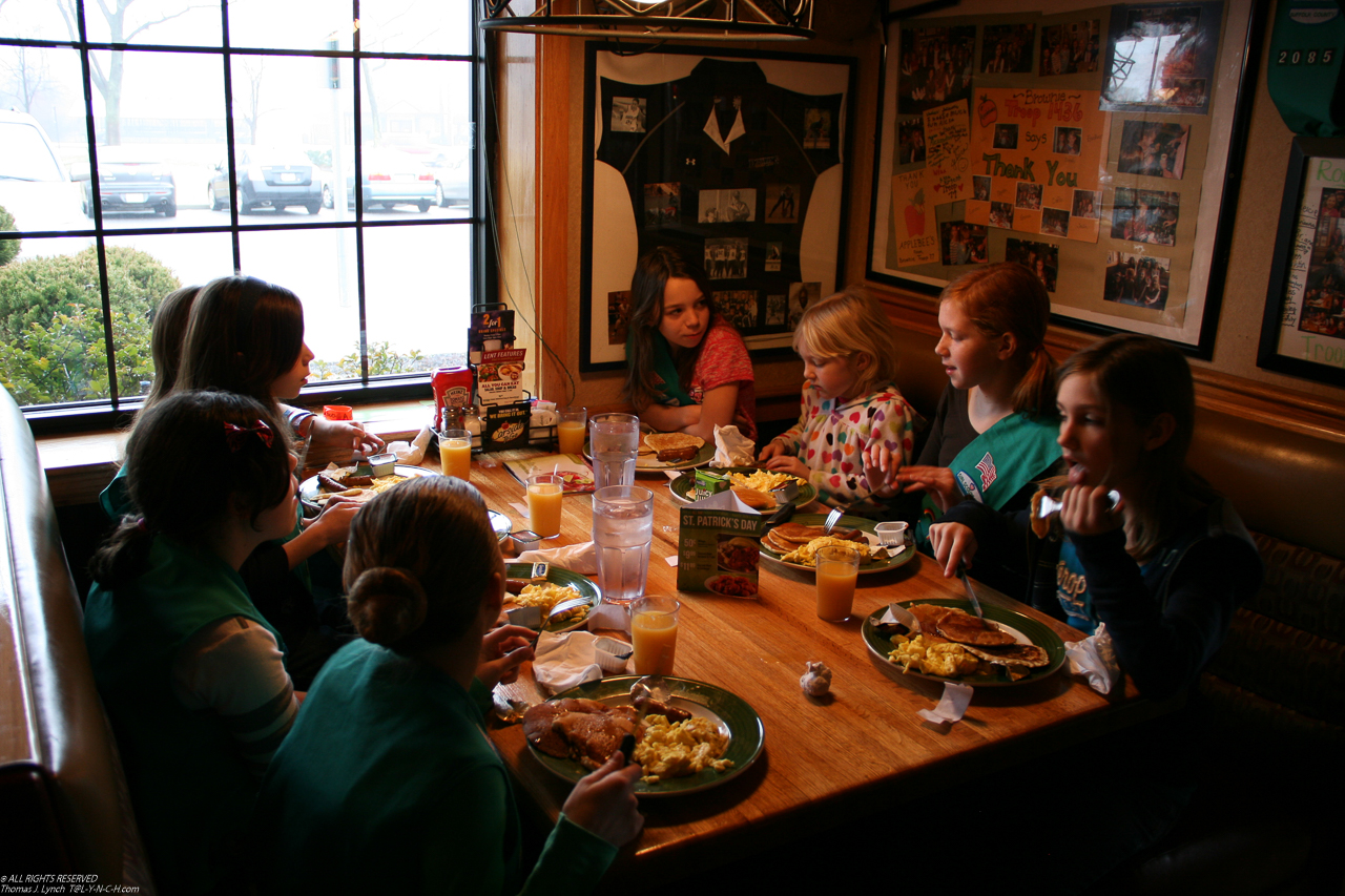 Girl Scout Day at Applebee's  ~~  
