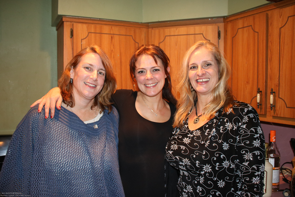 New Years at the Broome house  ~~  Tara, Christine, Gretchen