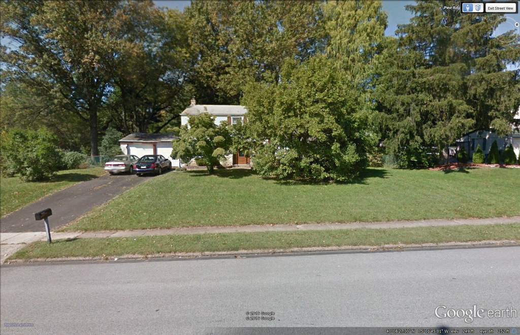 Google Earth shot of the Lynch HV house Streetview 2016  ~~  The magnolia from 1959 is center right.